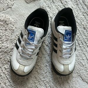 Boys adidas Originals Samoa Boys' Toddler Shoe. Size 10k. Very stylish
I